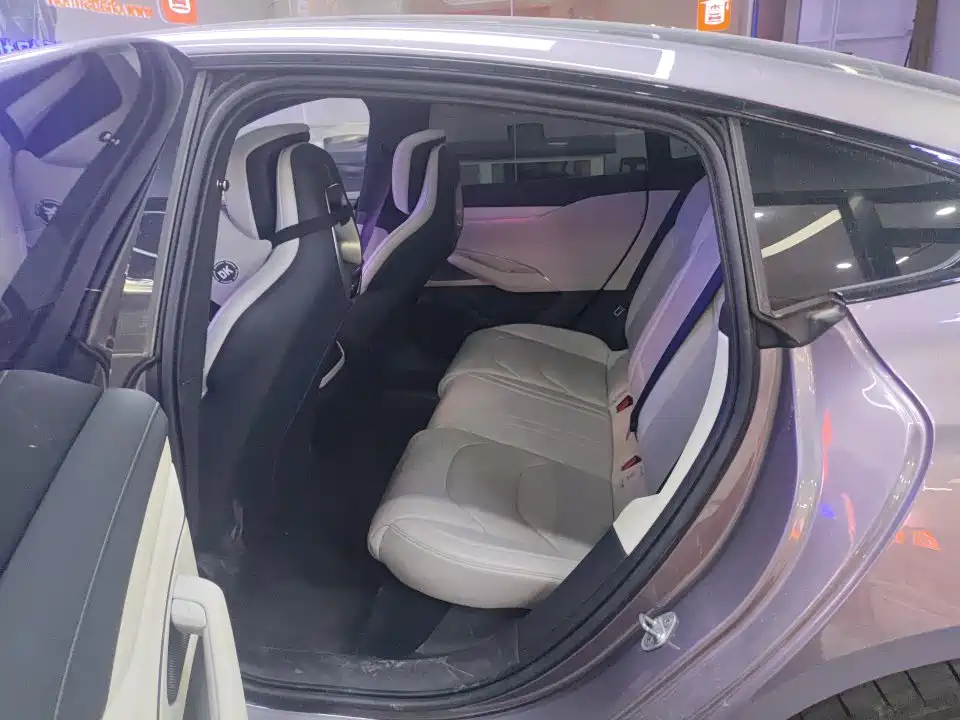 Xiaomi SU7 2024