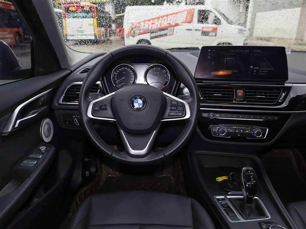BMW 1 Series 2022 — фото 11