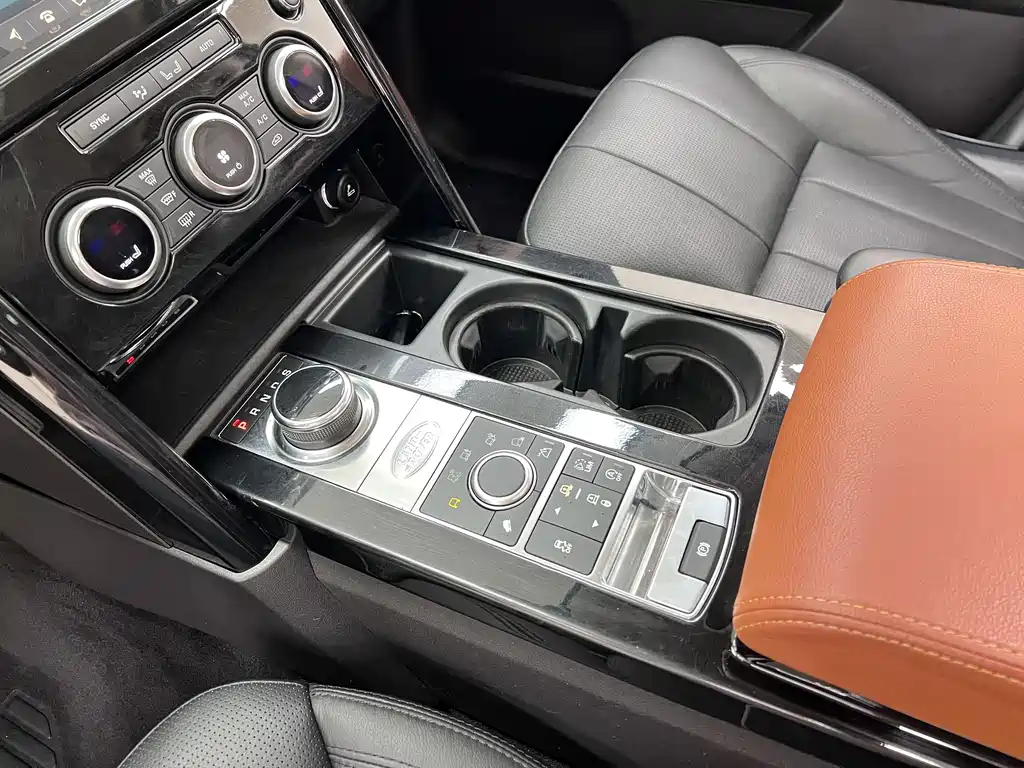 Land Rover Discovery 2018 — фото 29