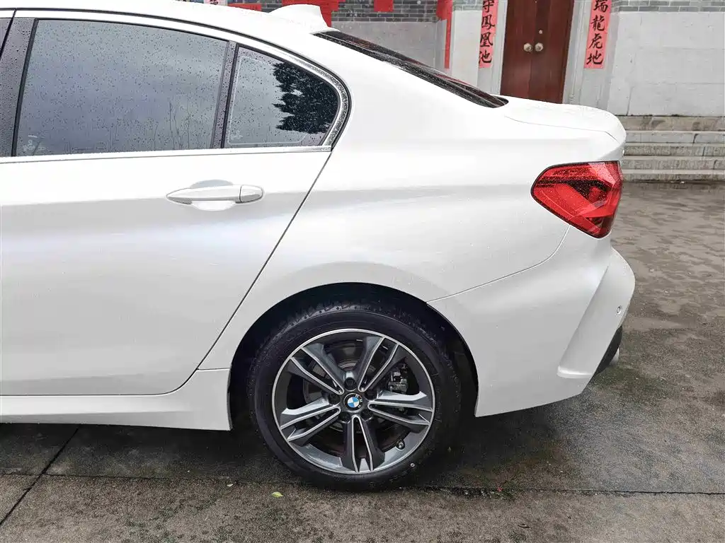 BMW 1 Series 2022 — фото 25