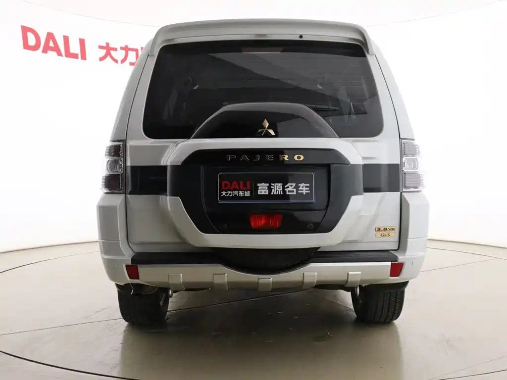 Mitsubishi Pajero 2019 — фото 15