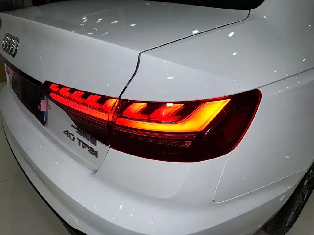 Audi A4L 2023 — фото 17