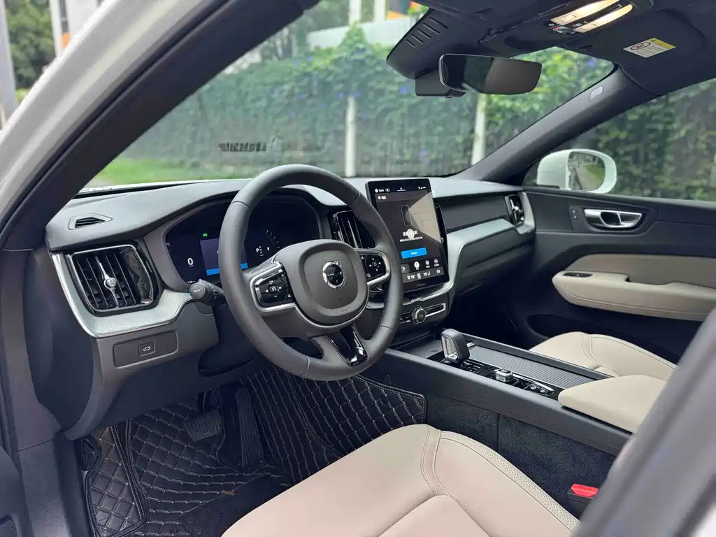 Volvo XC60 2025 — фото 18