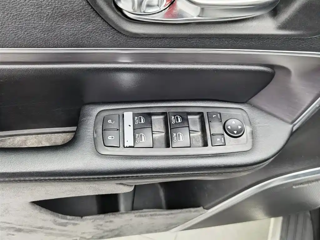 Jeep Grand Commander 2019 — фото 9