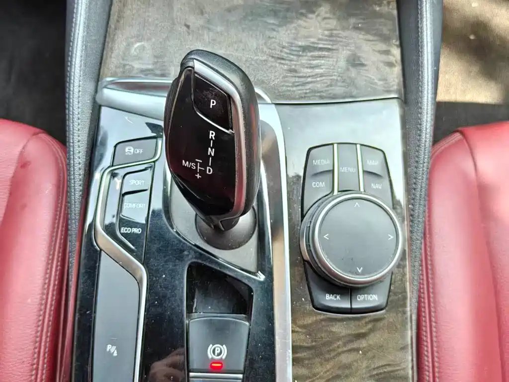 BMW 5 Series 2019 — фото 19