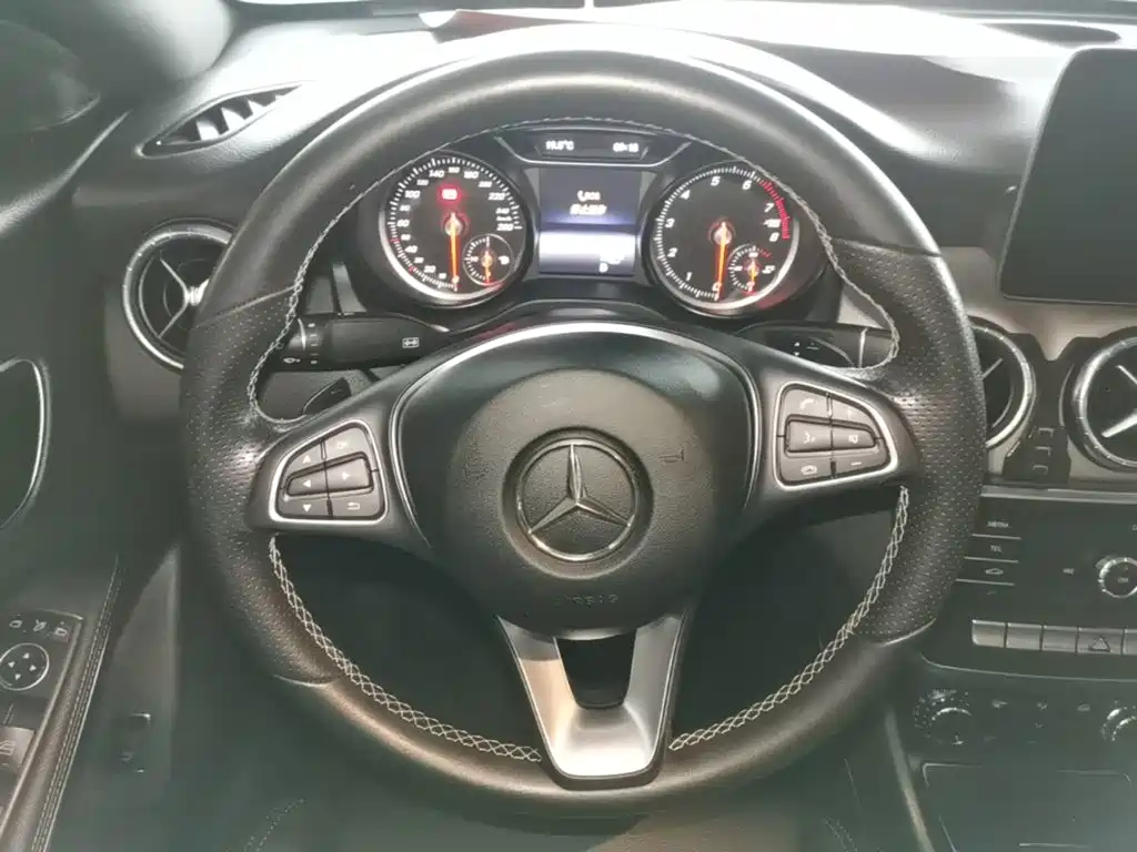 Mercedes-Benz CLA 2018 — фото 11