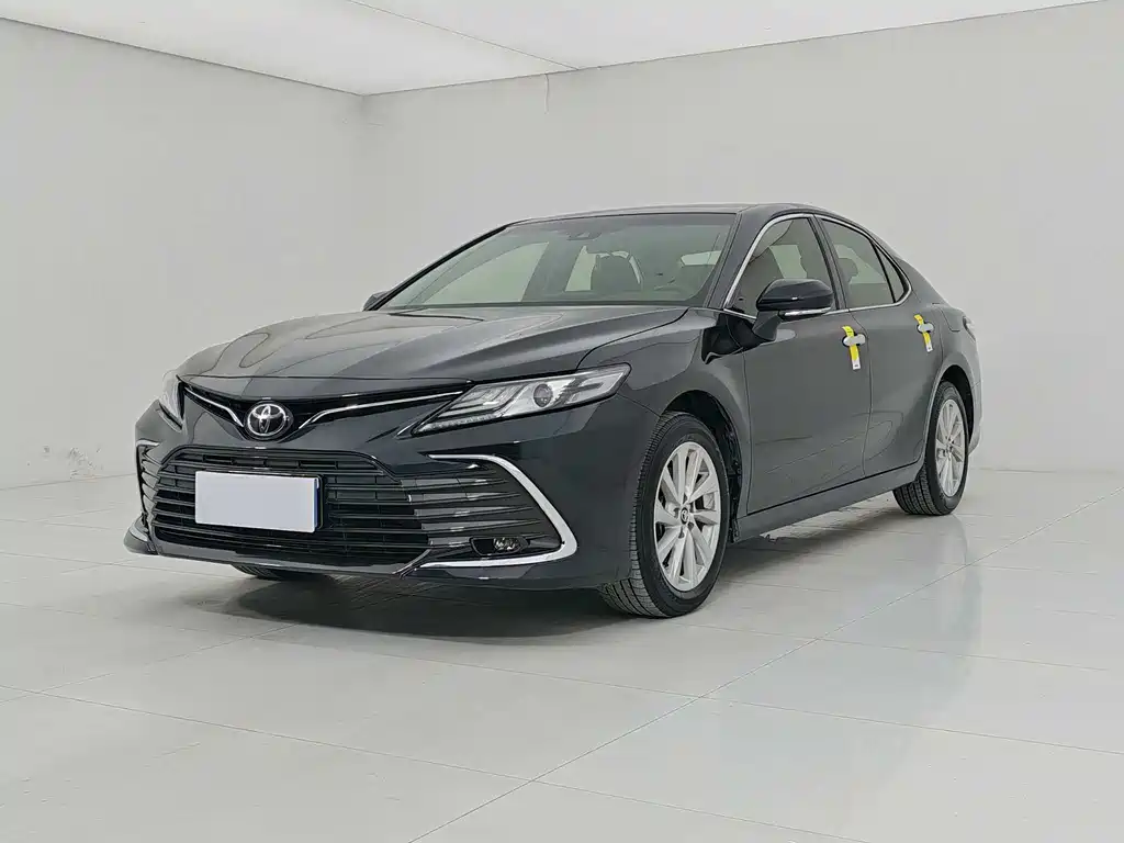 Toyota Camry 2022 — фото 1