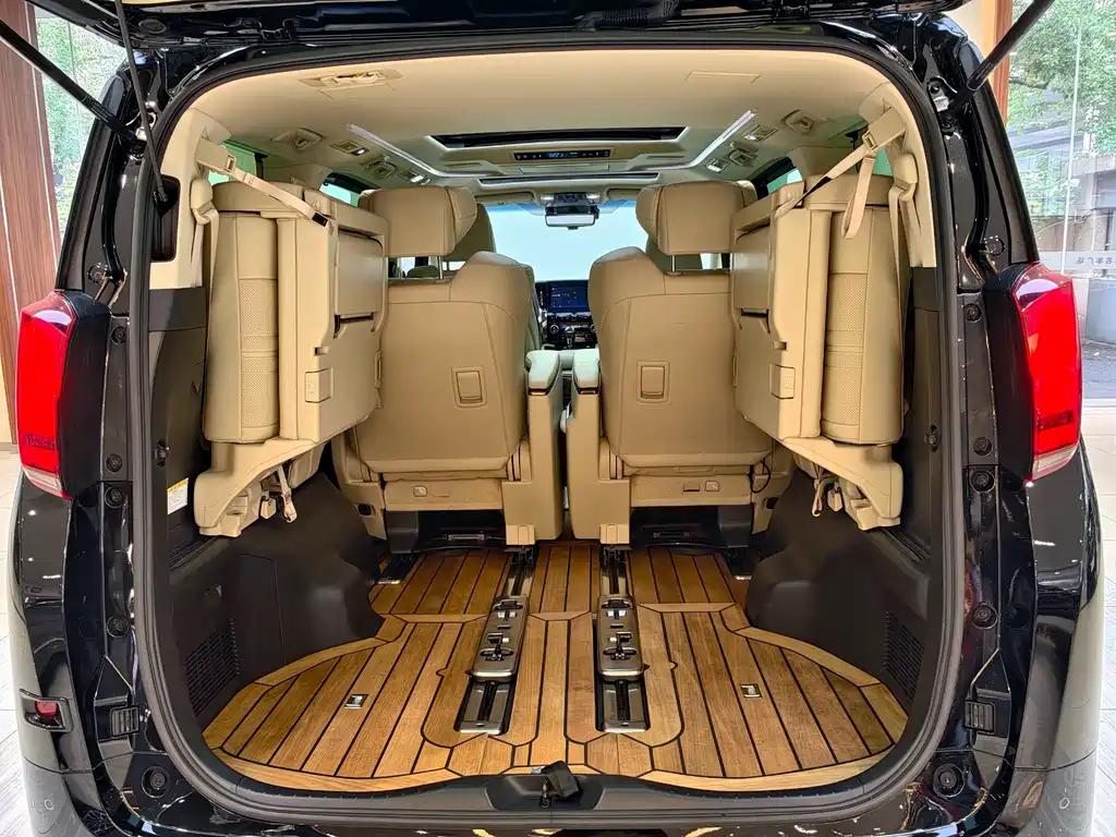 Toyota Alphard 2023 — фото 15