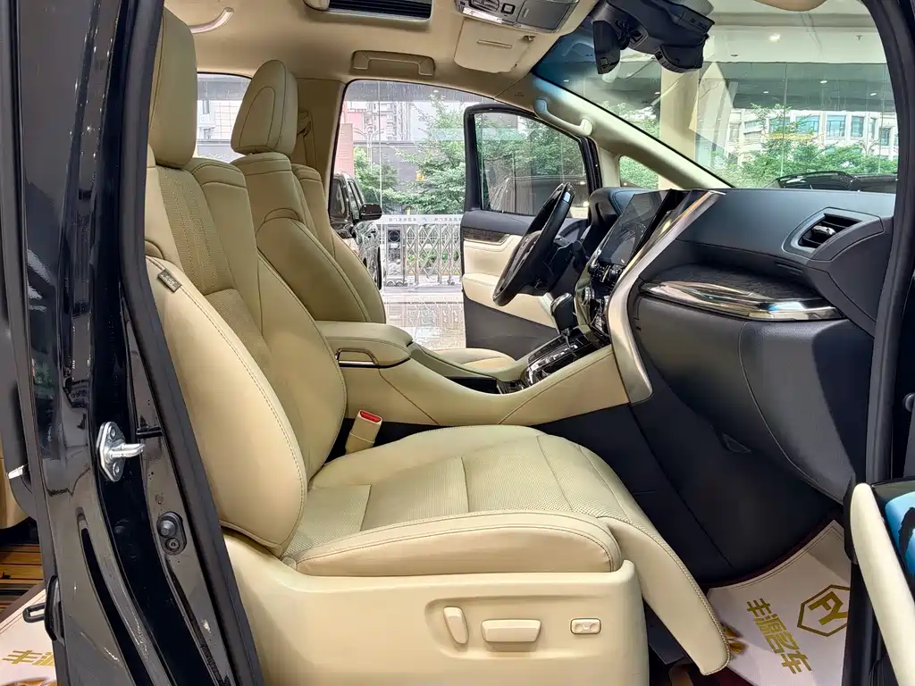 Toyota Alphard 2023 — фото 8