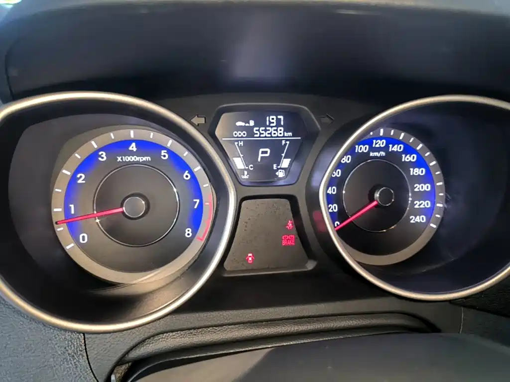 Hyundai Elantra Langdong 2018 — фото 12