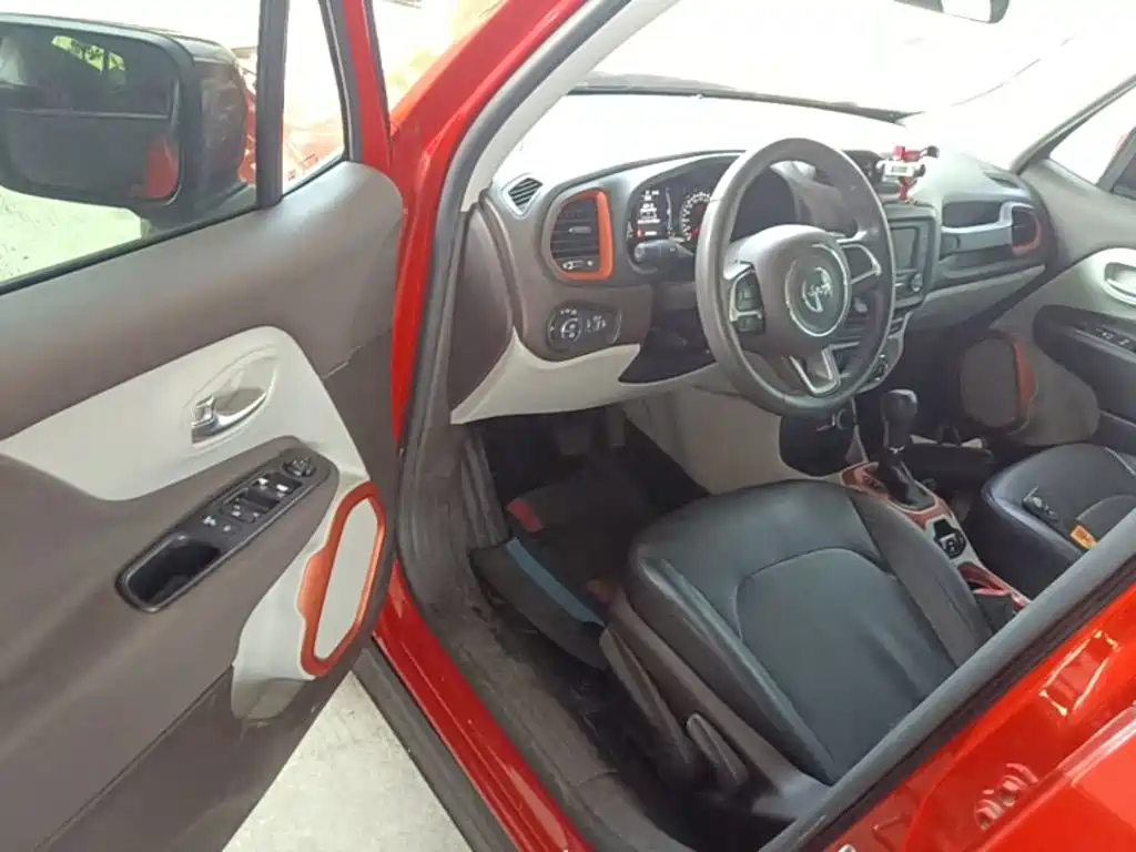 Jeep Renegade 2016 — фото 16