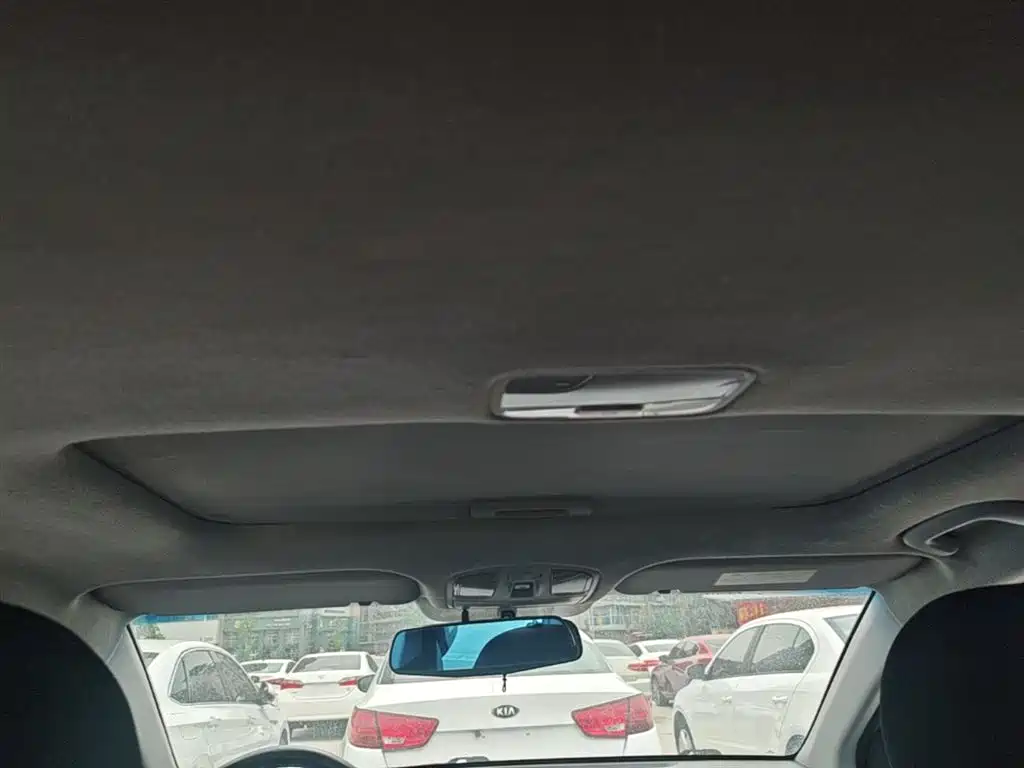 Hyundai Elantra 2018 — фото 18