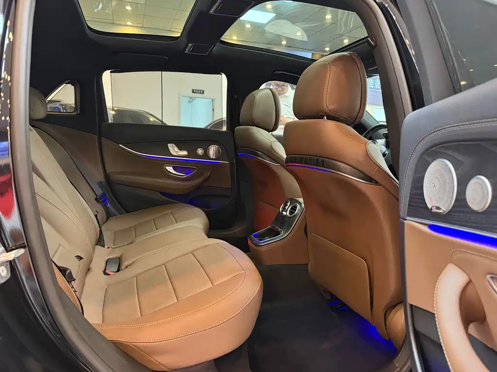Mercedes-Benz E-Class 2020 — фото 18