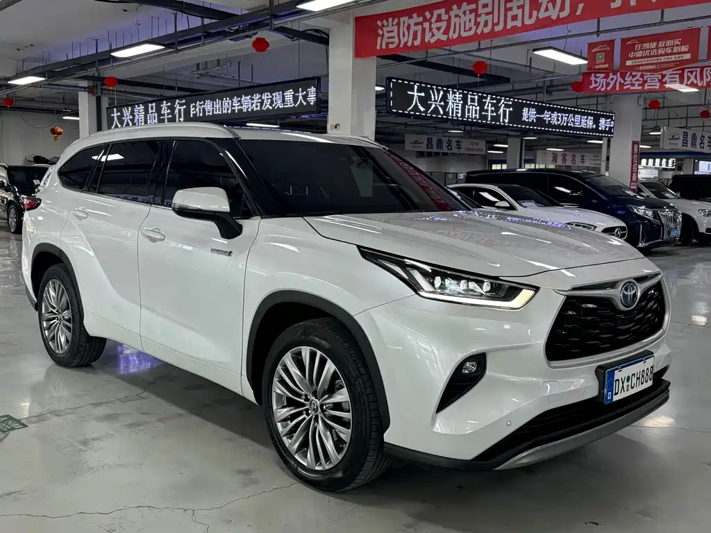 Toyota Highlander 2023 — фото 3