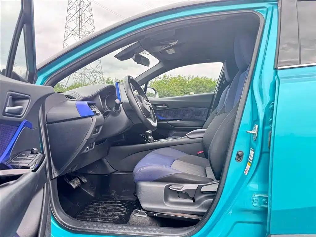 Toyota C-HR 2019 — фото 5