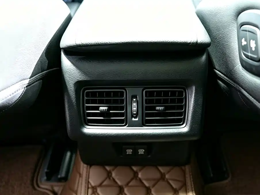 Toyota Camry 2019 — фото 18