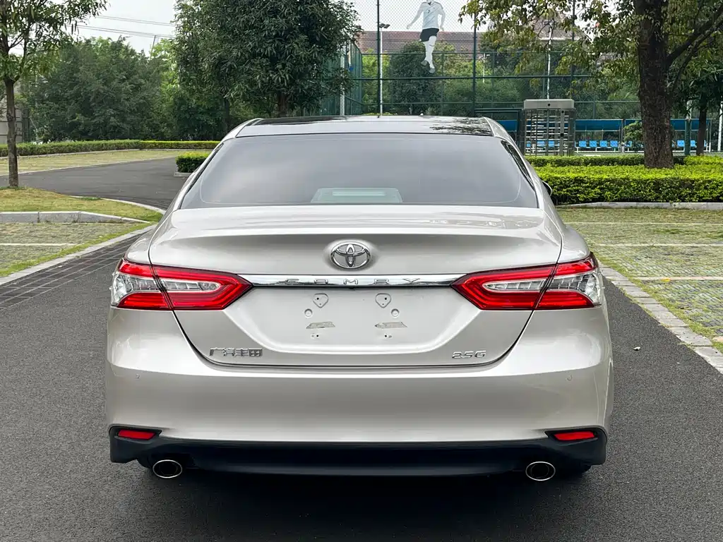 Toyota Camry 2019 — фото 6