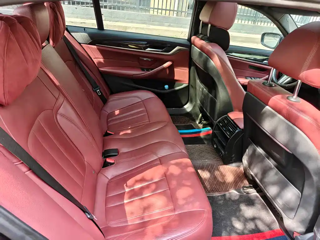 BMW 5 Series 2019 — фото 13