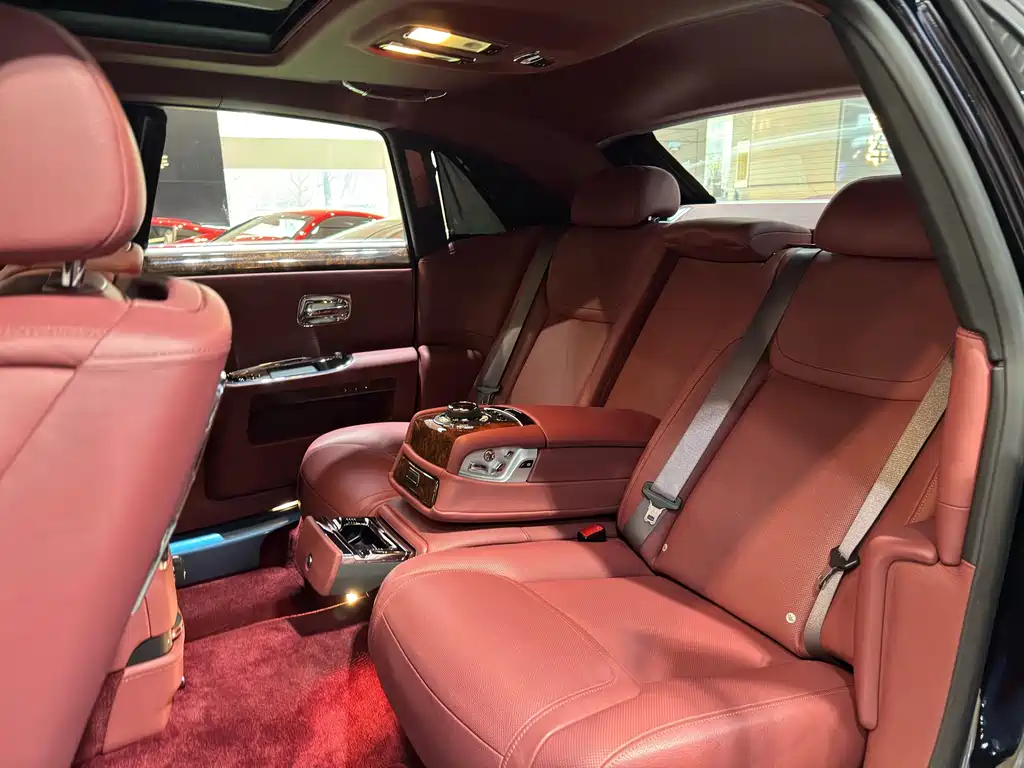 Rolls-Royce Ghost 2015 — фото 14