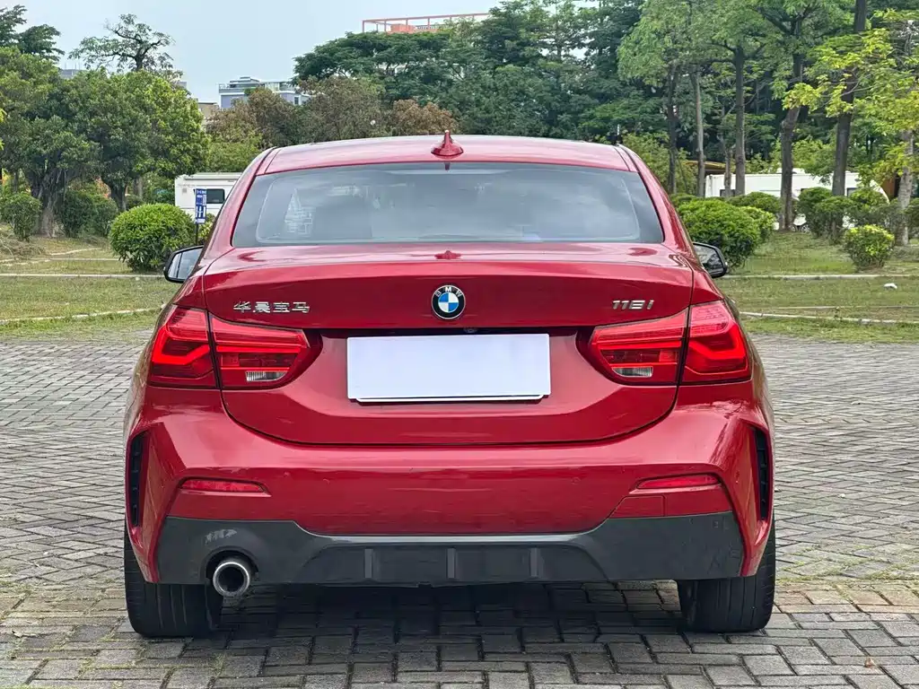 BMW 1 Series 2019 — фото 9