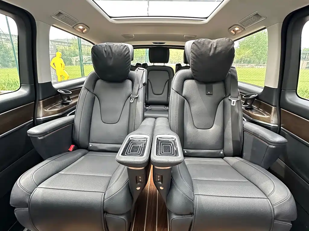 Mercedes-Benz V-Class 2021 — фото 14