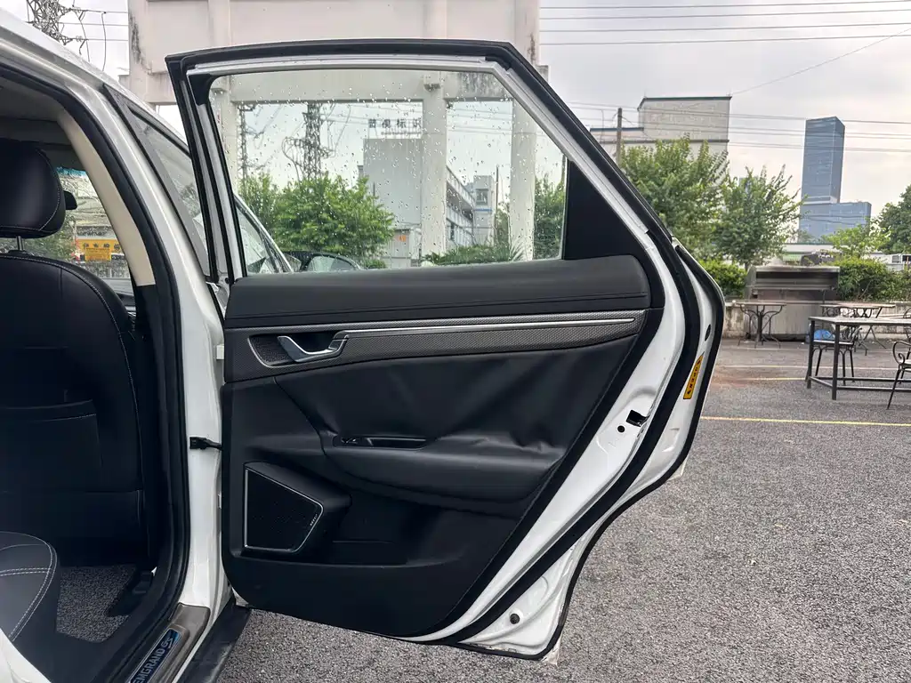 Geely Emgrand GS 2017 — фото 14