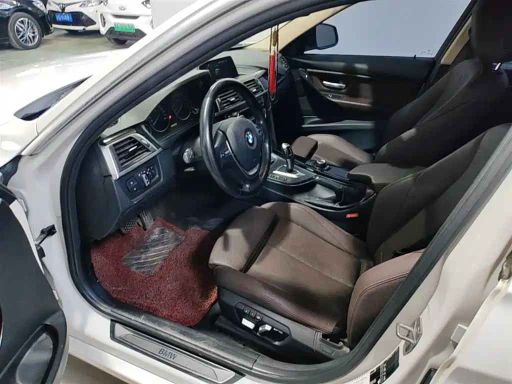 BMW 3 Series 2018 — фото 11