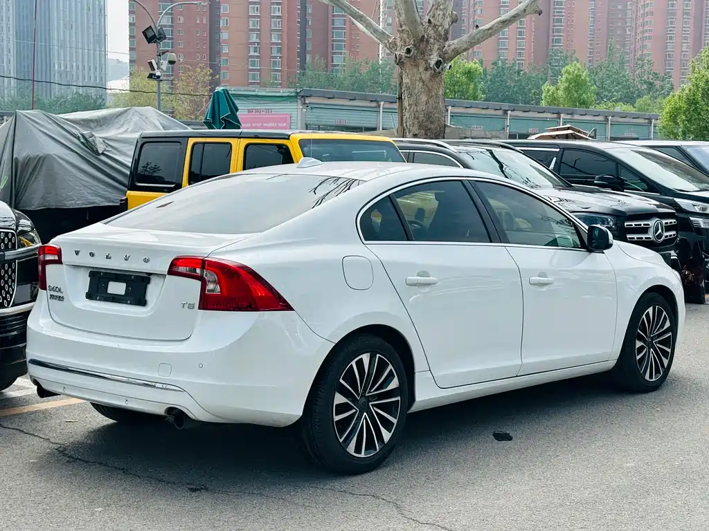 Volvo S60 2019 — фото 4