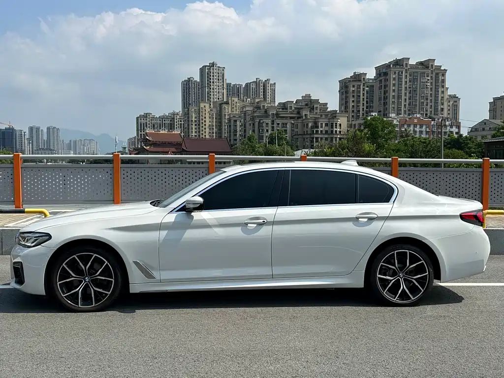 BMW 5 Series 2023 — фото 15