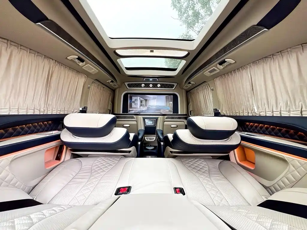 Mercedes-Benz V-Class 2022 — фото 26