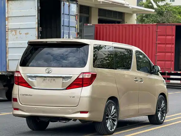 Toyota Alphard 2010