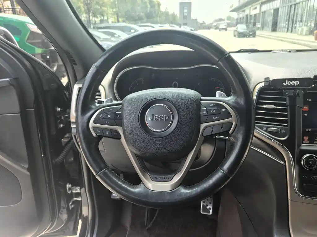 Jeep Grand Cherokee 2015 — фото 24