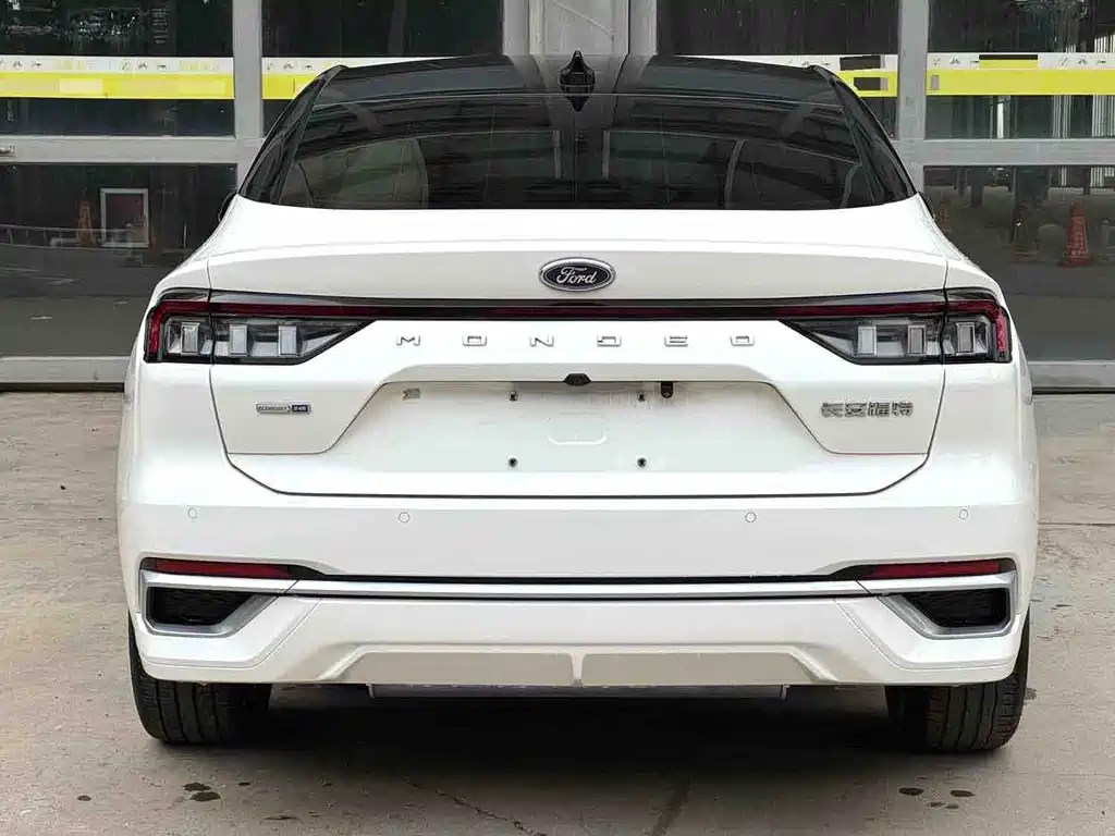 Ford Mondeo 2023 — фото 17