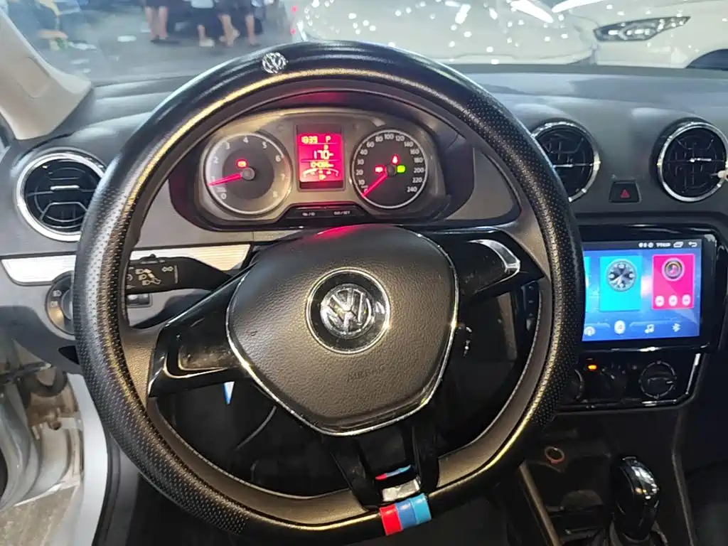 Volkswagen Jetta 2017 — фото 11