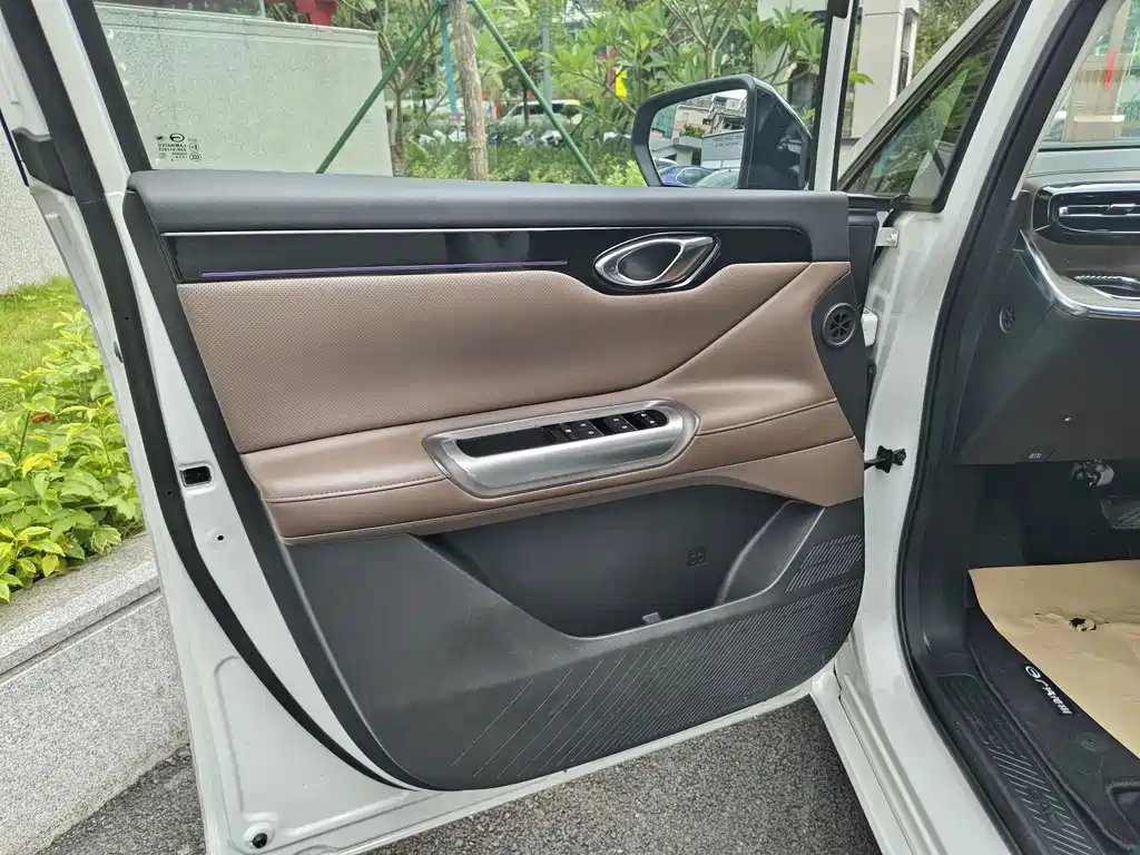 GAC Trumpchi E8 PHEV 2024 — фото 15