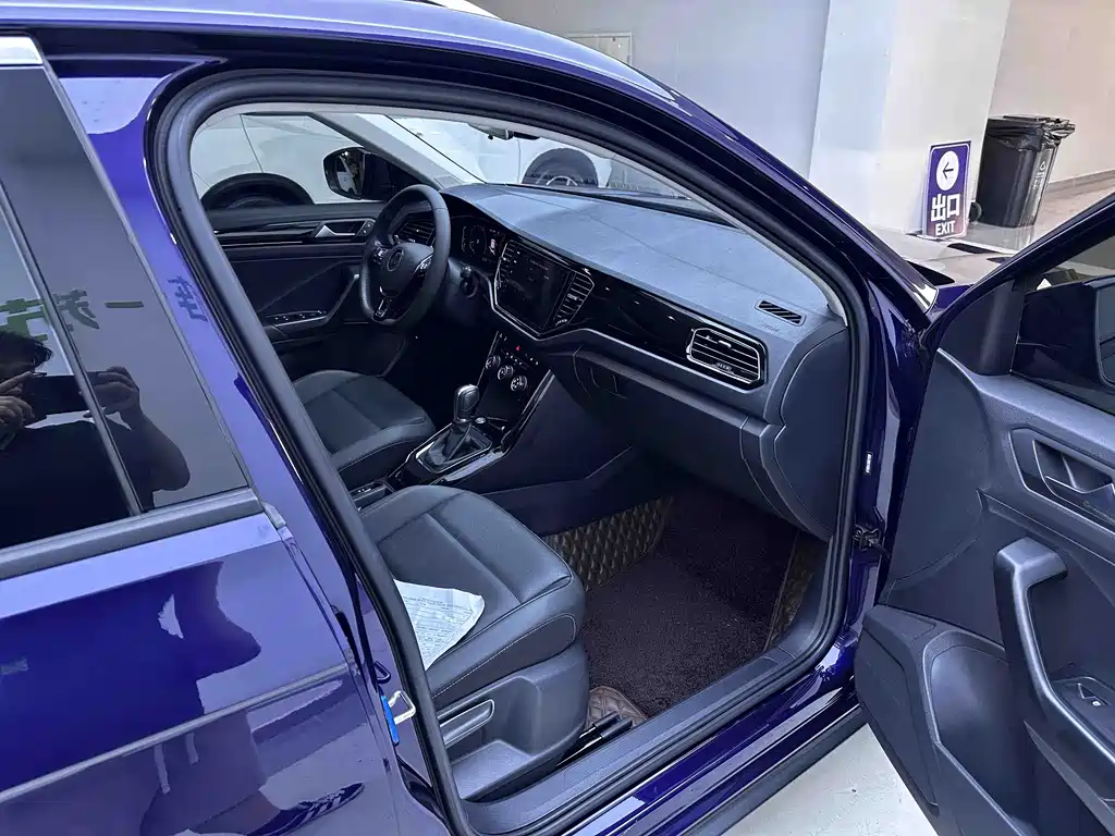Volkswagen T-Roc 2022 — фото 11