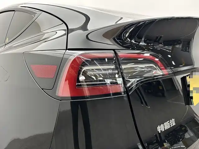 Tesla Model Y 2022 — фото 19