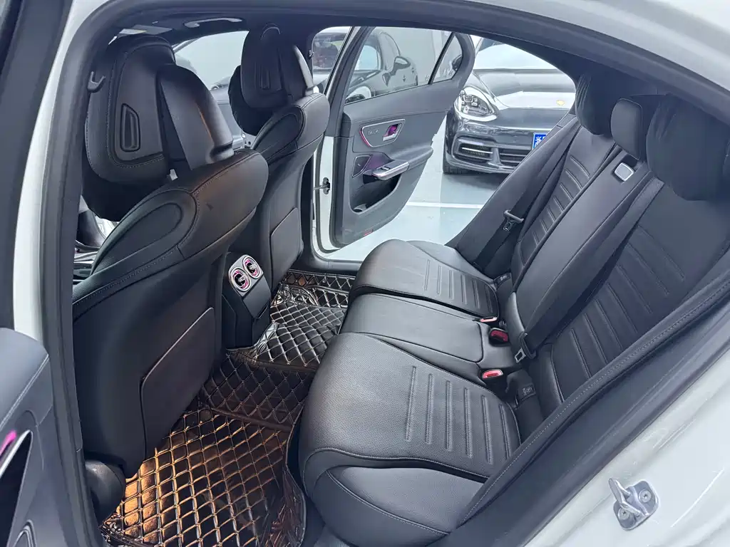 Mercedes-Benz C-Class 2024 — фото 12