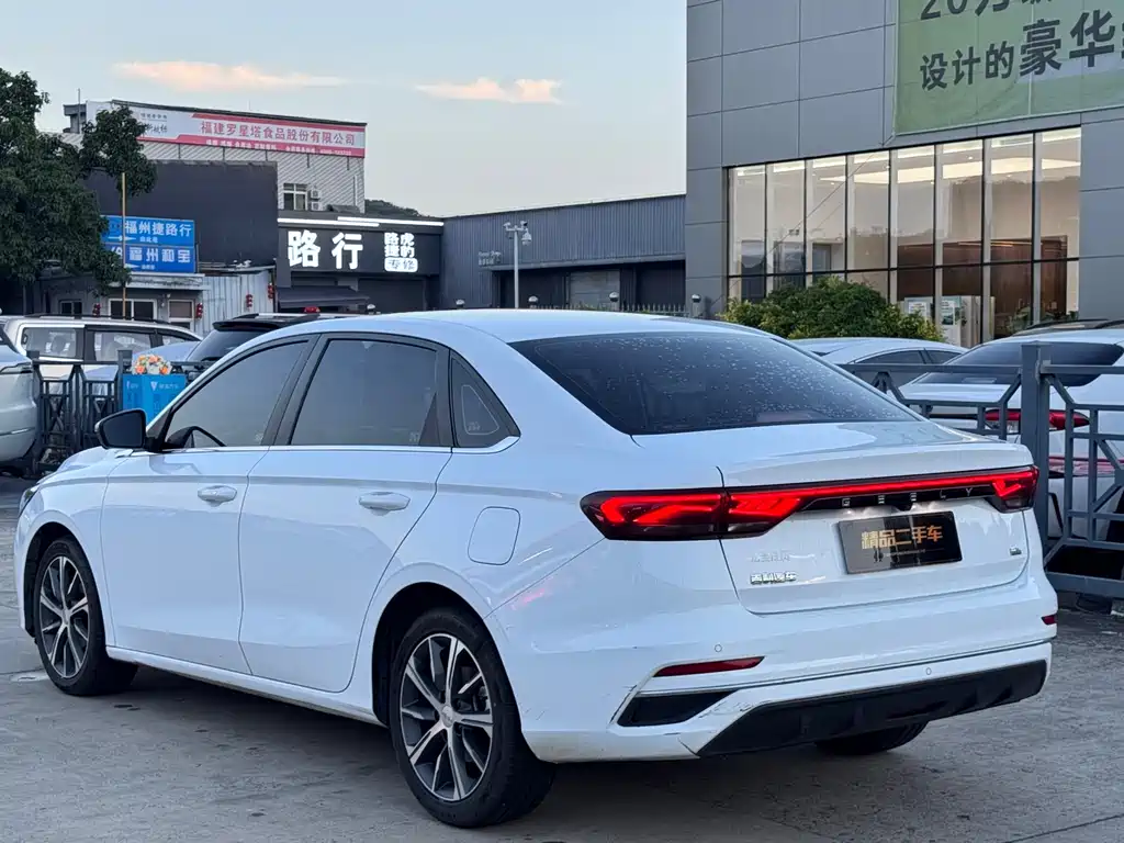 Geely Emgrand 2022 — фото 16