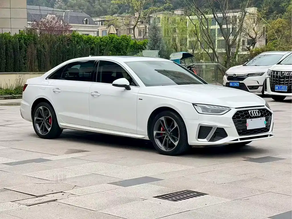 Audi A4L 2022 — фото 3