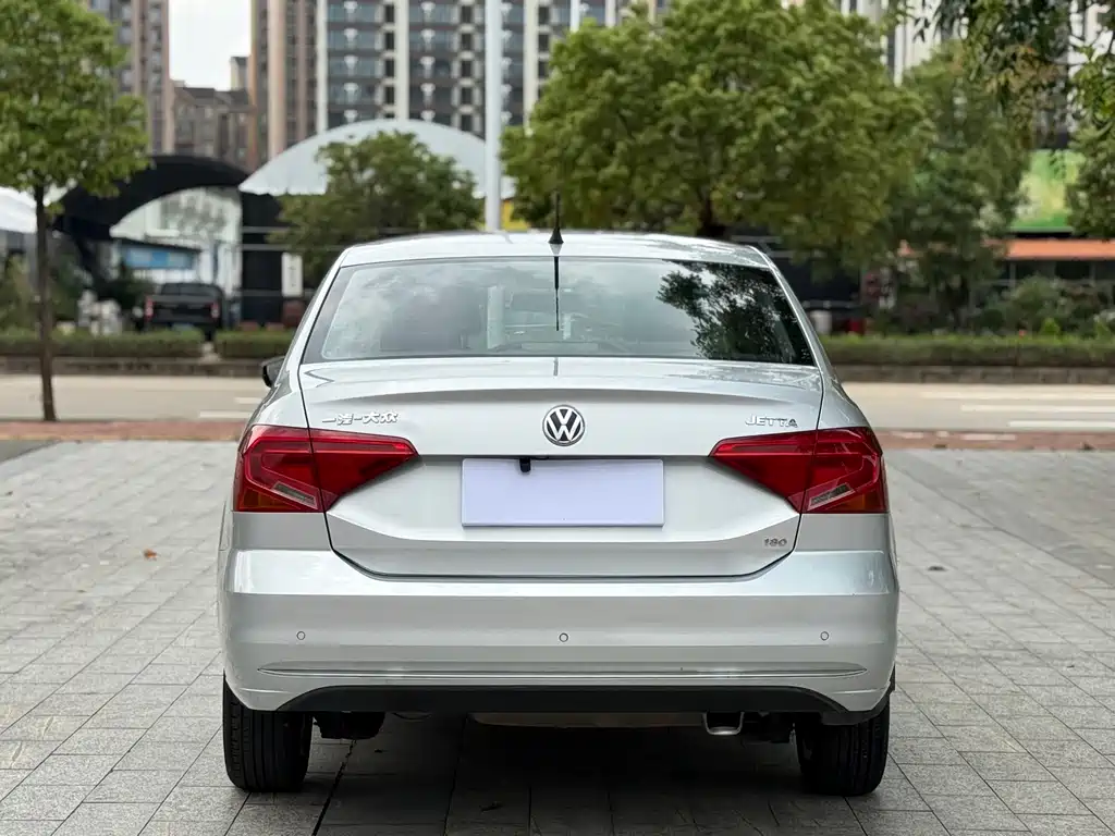 Volkswagen Jetta 2018 — фото 8