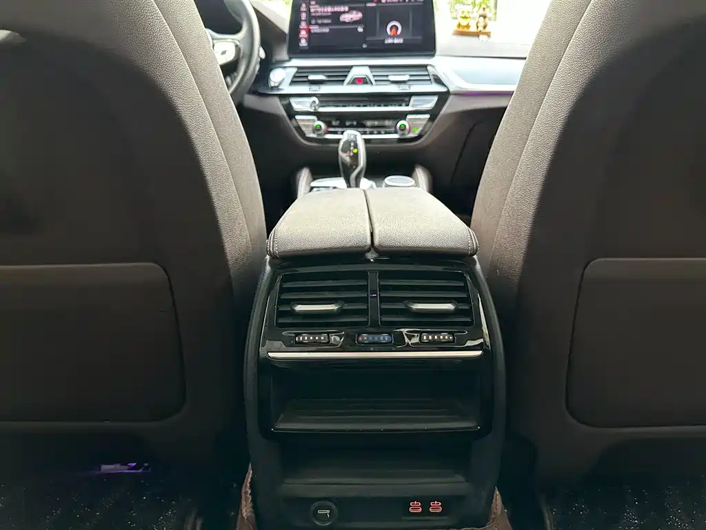 BMW 5 Series 2022 — фото 16
