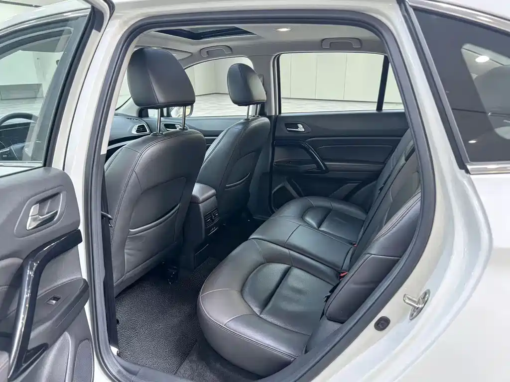 GAC Trumpchi GS4 New Energy 2019 — фото 7