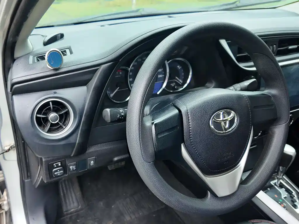 Toyota Corolla 2018 — фото 27
