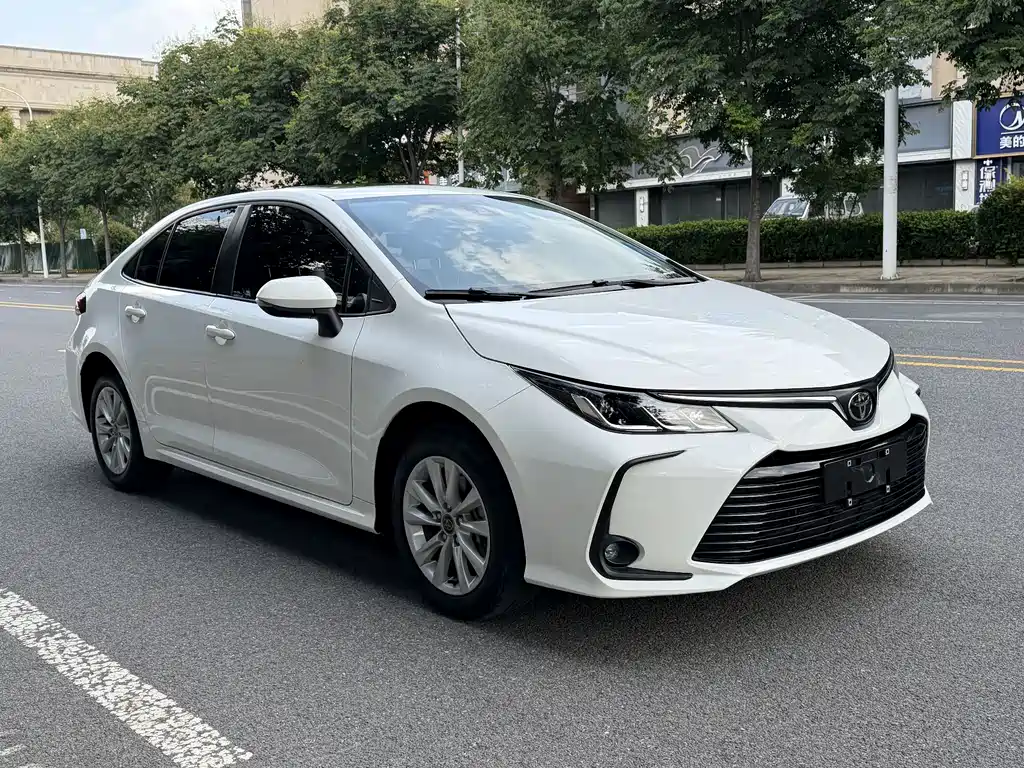 Toyota Corolla 2023 — фото 3