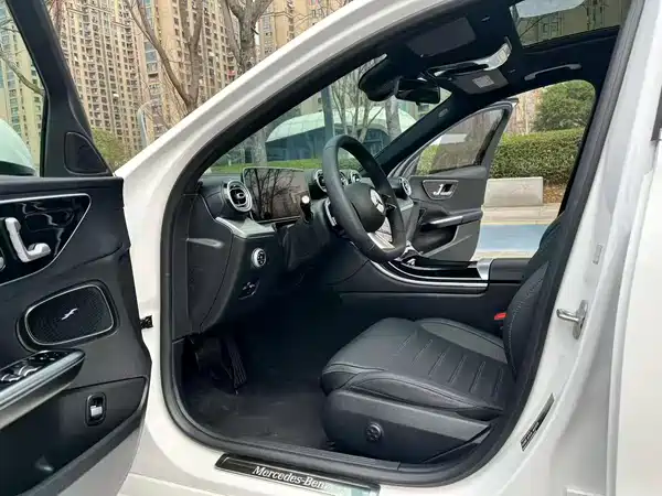 Mercedes-Benz C-Class 2025
