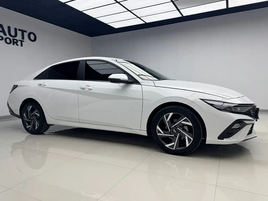 Hyundai Elantra 2023