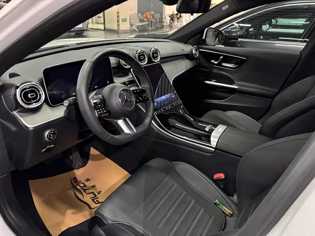 Mercedes-Benz C-Class 2023 — фото 4