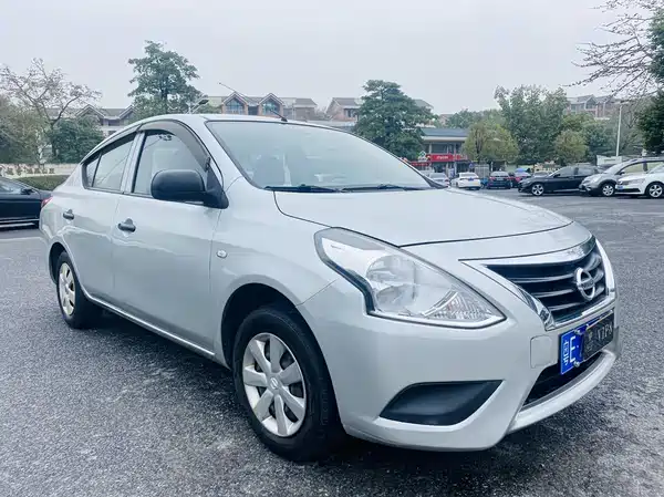 Nissan Sunny 2015