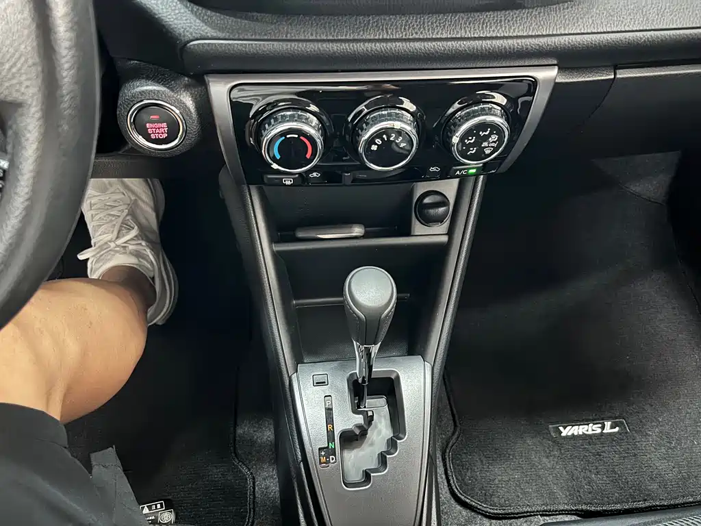 Toyota Yaris L 2023 — фото 16
